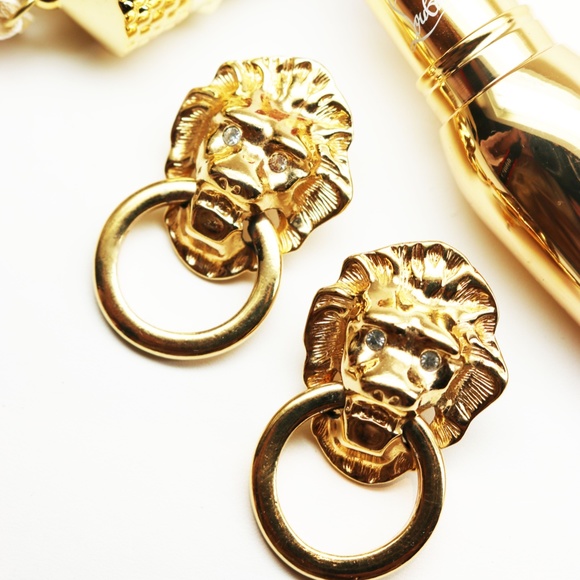 ✨ VINTAGE KJL Lion's Head Doorknocker Earrings 🌟 - Picture 6 of 16